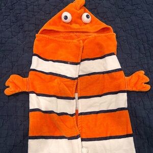 Pottery Barn Kids Baby Hooded Wrap Towel clownfish like Nemo